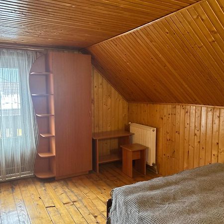 Guest House Kaspiy Bukovel Bagian luar foto