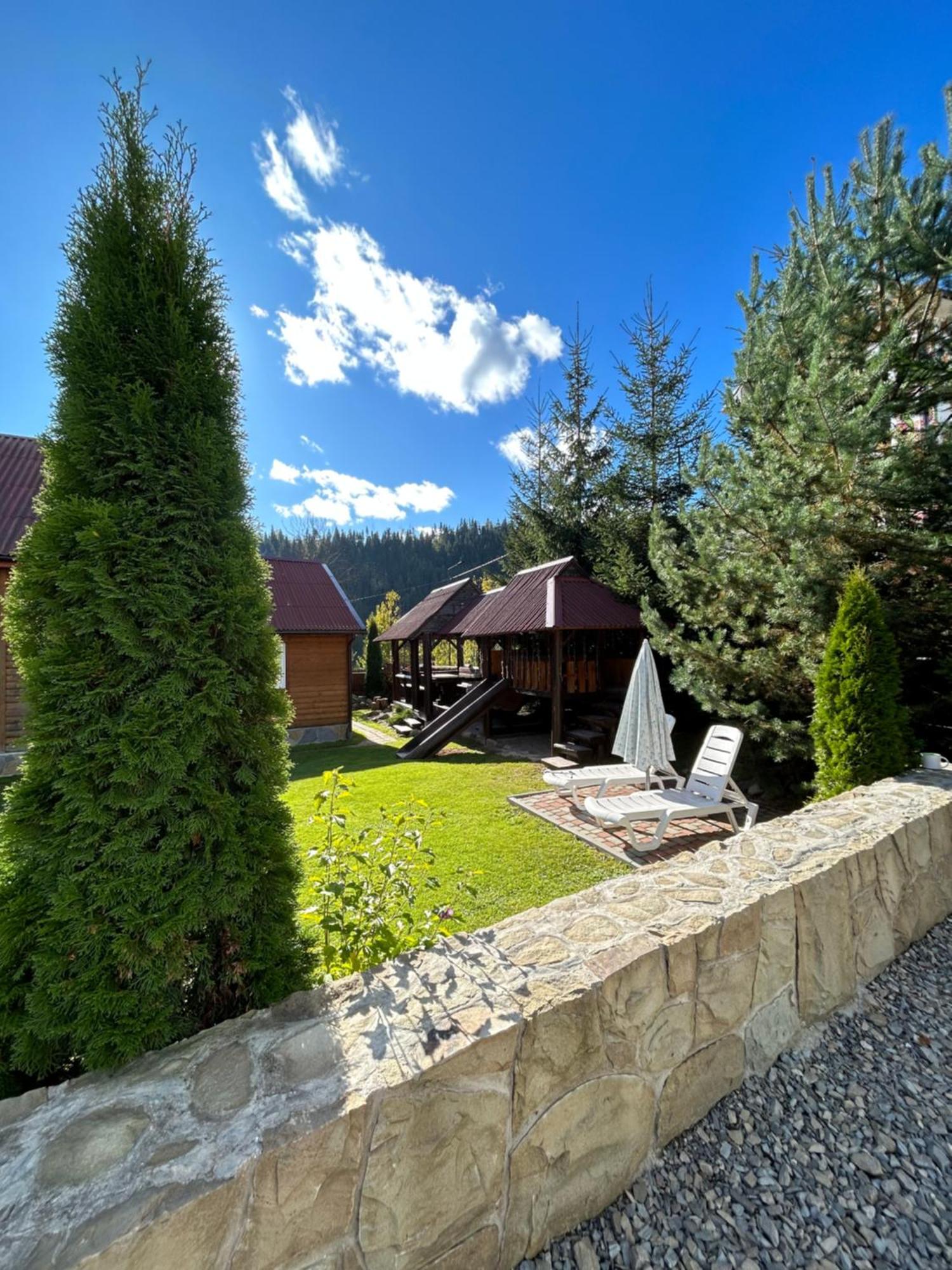 Guest House Kaspiy Bukovel Bagian luar foto