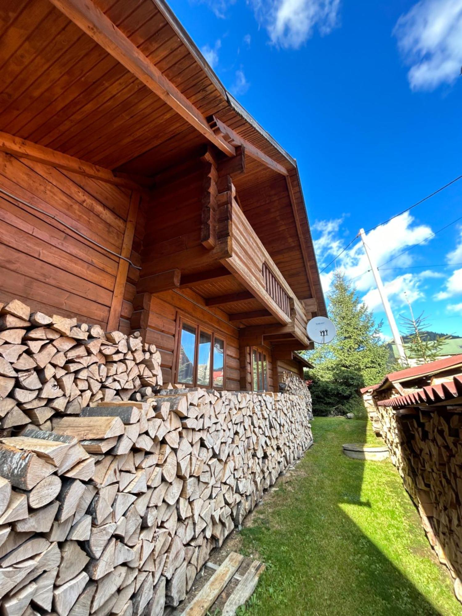 Guest House Kaspiy Bukovel Bagian luar foto