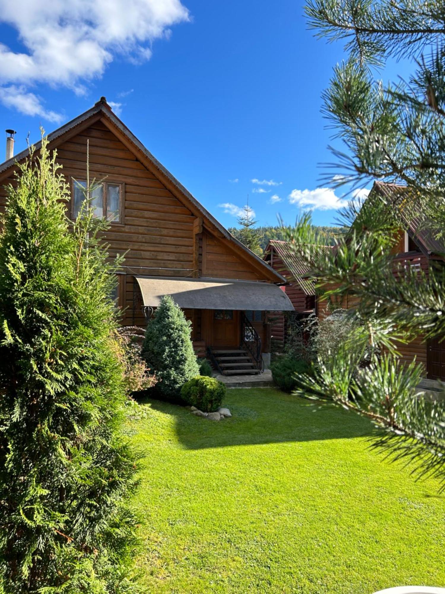Guest House Kaspiy Bukovel Bagian luar foto