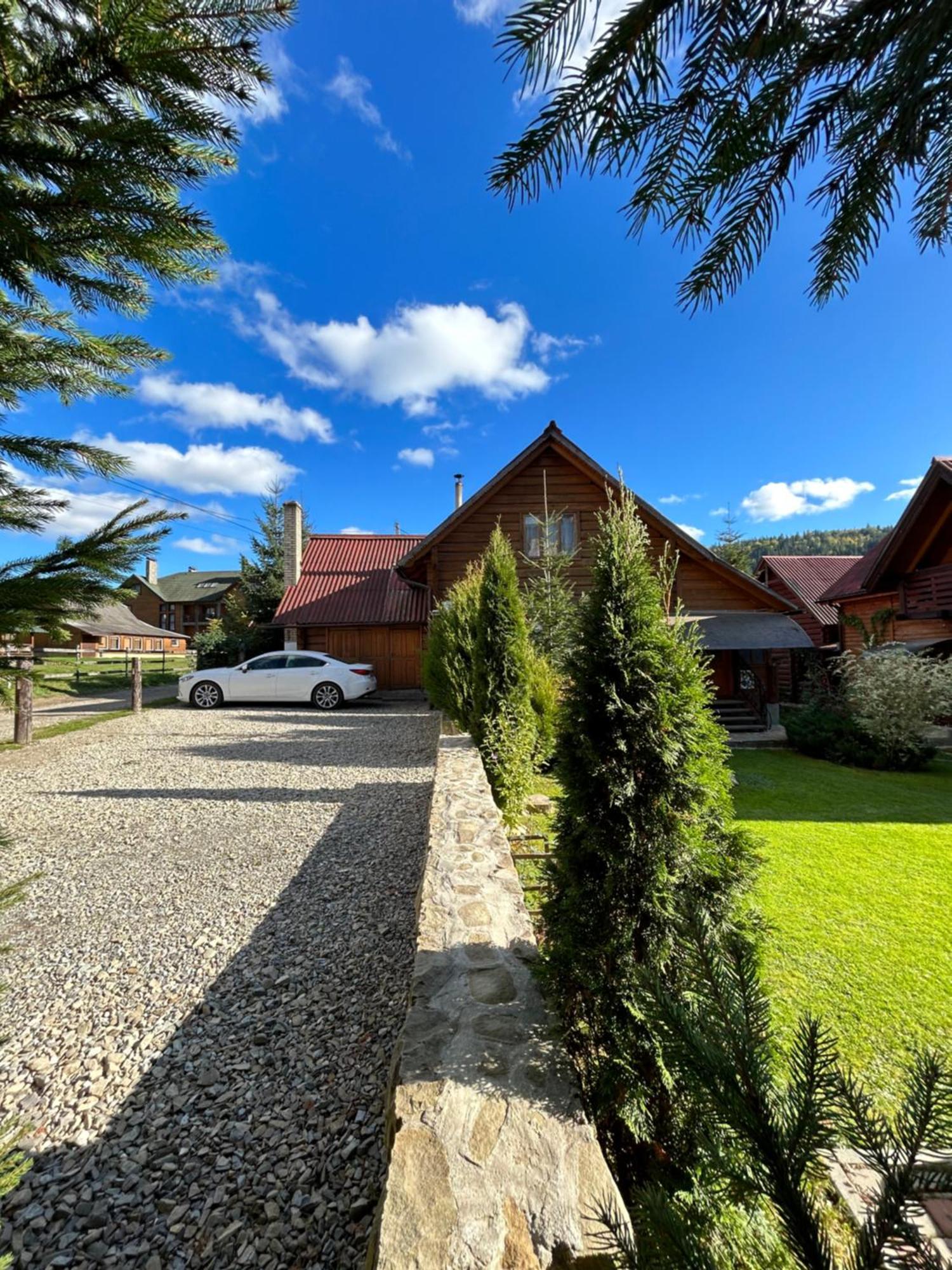Guest House Kaspiy Bukovel Bagian luar foto