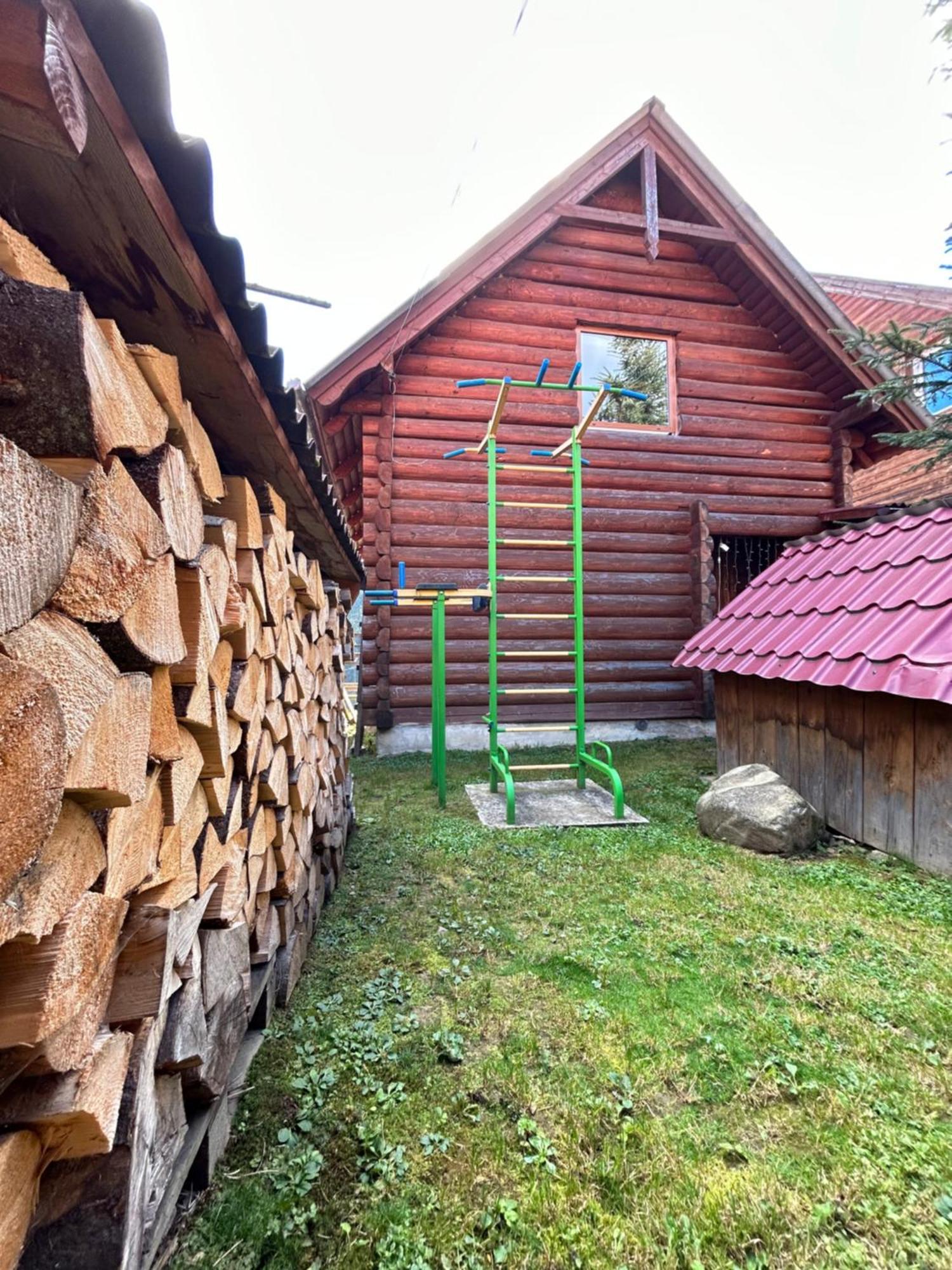 Guest House Kaspiy Bukovel Bagian luar foto