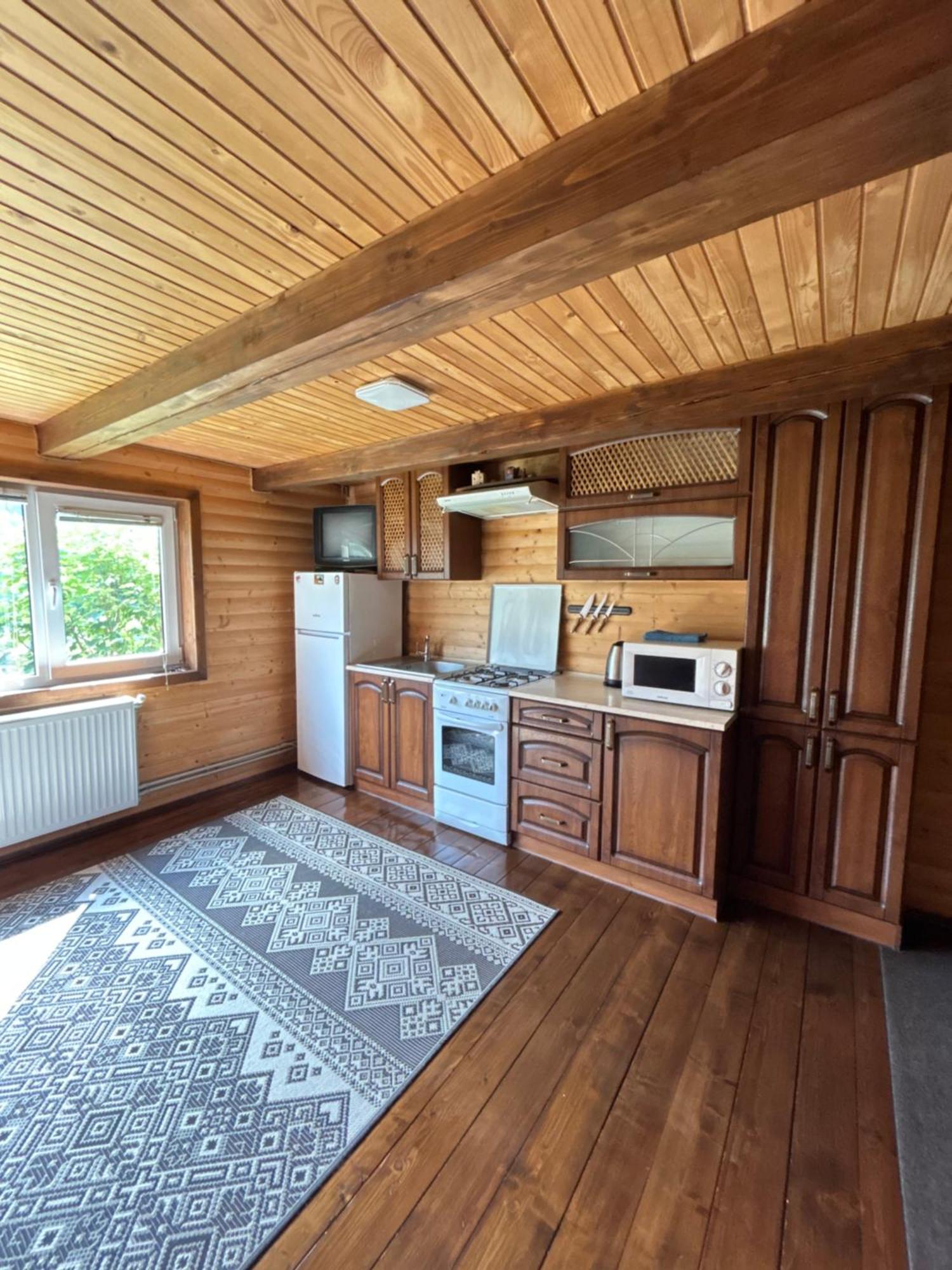 Guest House Kaspiy Bukovel Bagian luar foto
