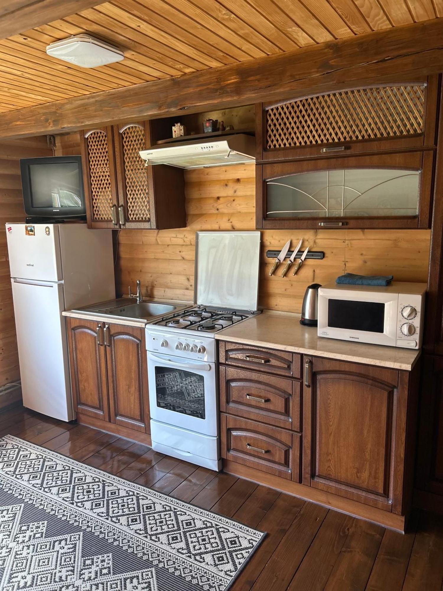 Guest House Kaspiy Bukovel Bagian luar foto